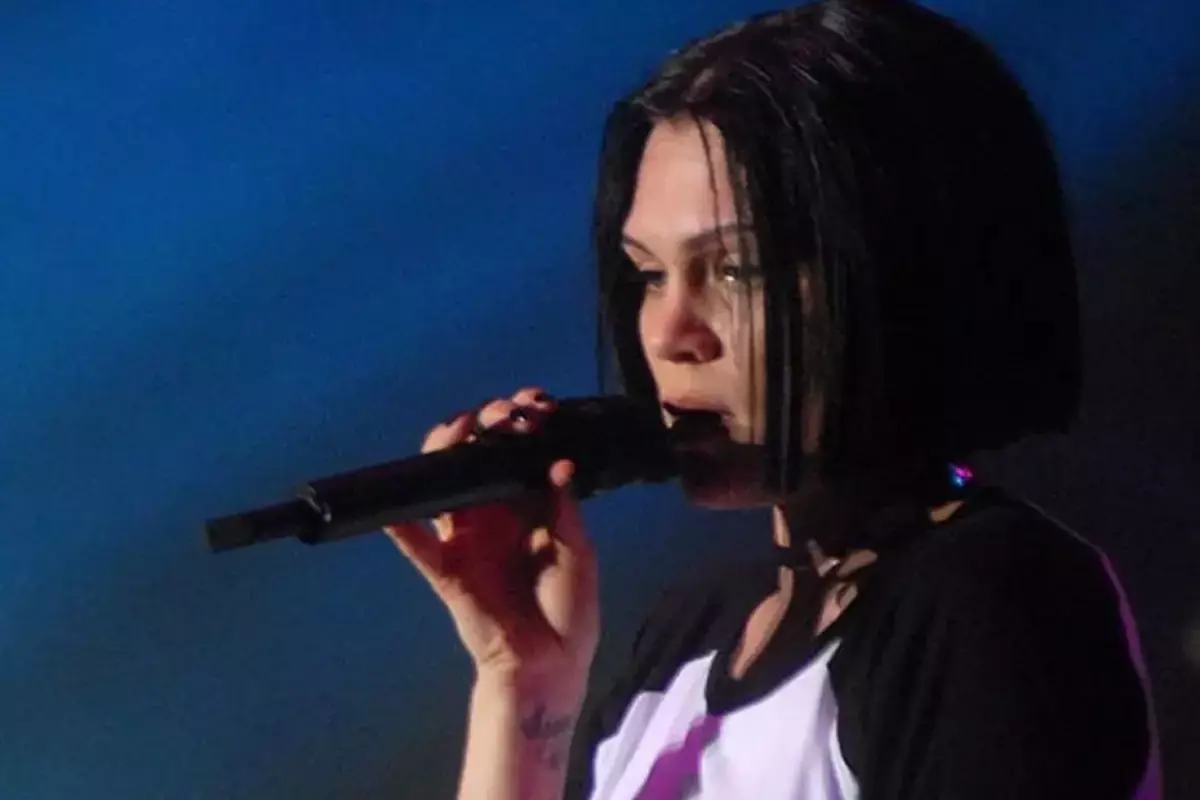 Meme kanseriyle mücadele eden Jessie J'den yeni haber
