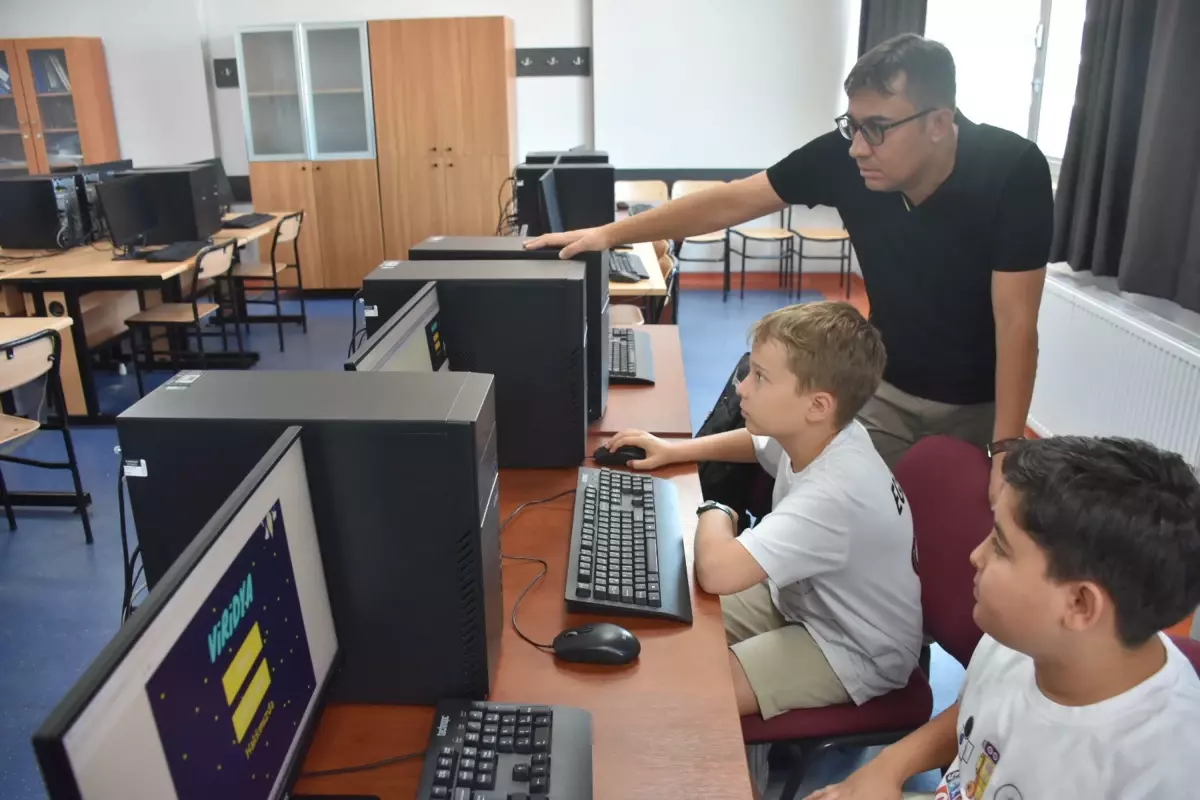 İzmirli Öğrencilerden Çevre Bilinci Oyunu