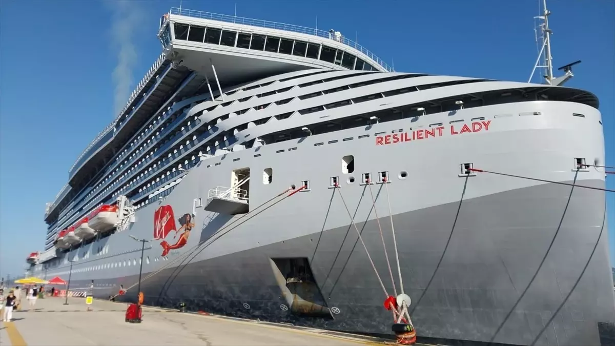 Bodrum'a Dev Kruvaziyer Demirledi