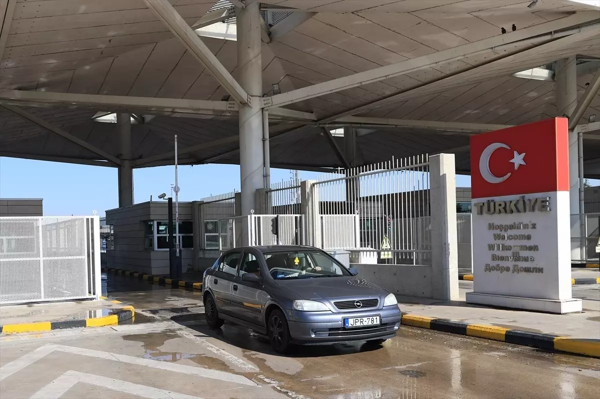 Gurbetçiler Türkiye'ye Dönüşte Sevgi ve Özlem Yaşıyor