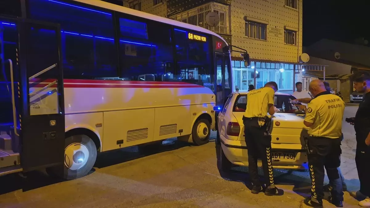 Edirne'de Minibüs-Otomobil Çarpıştı