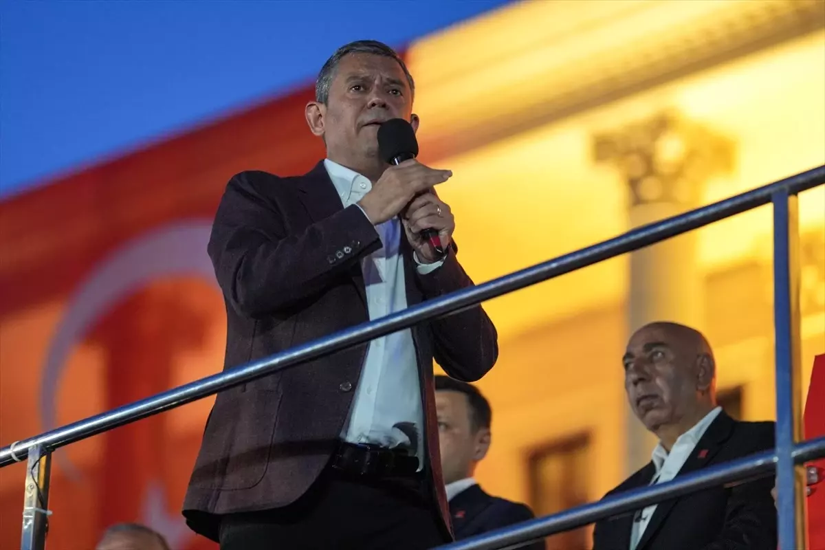 CHP Lideri Özgür Özel, Büyükçekmece'de Miting Düzenledi