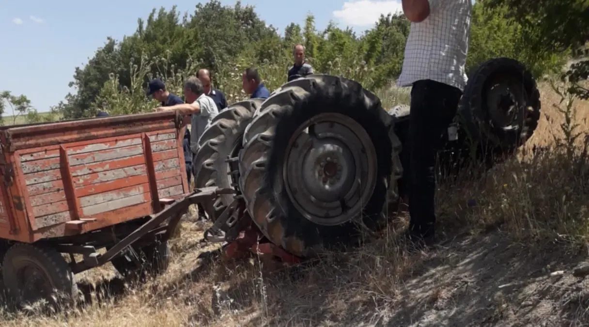 Edirne'de Traktör Devrildi, Sürücü Hayatını Kaybetti