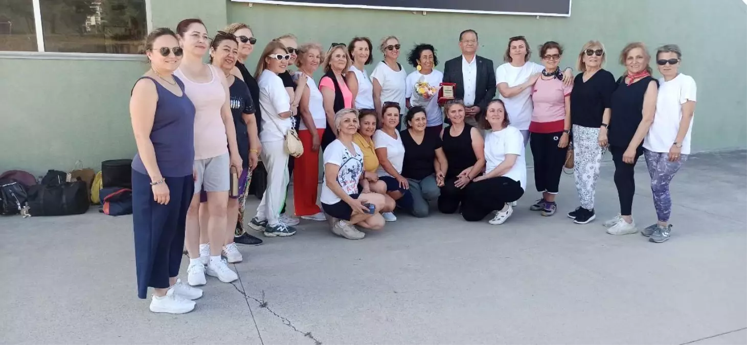 Devrek'te Emekli Öğretmene Teşekkür Plaketi