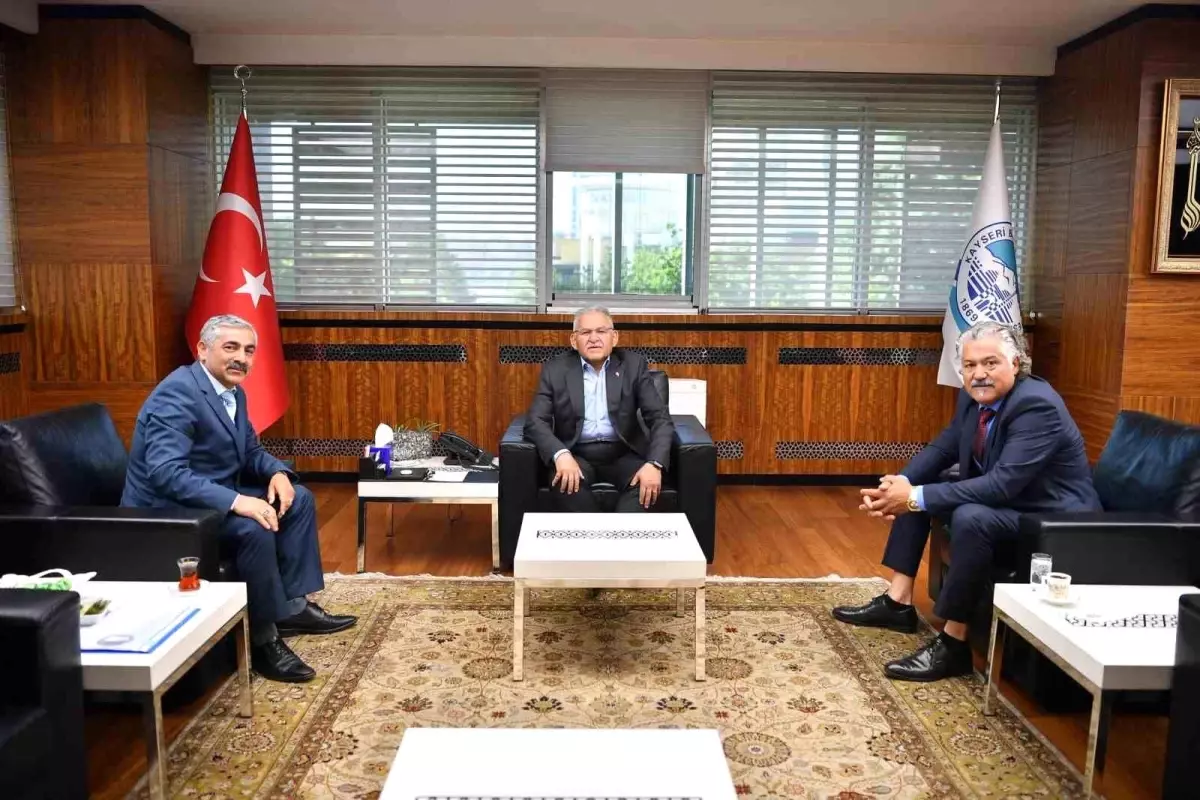 Kayseri Büyükşehir Belediye Başkanı Büyükkılıç, Şehir Gelişimine Katkı Sunanları Ağırladı