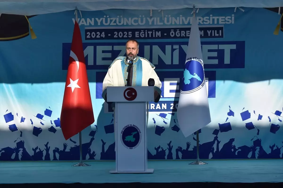 YYÜ'de Mezuniyet Coşkusu