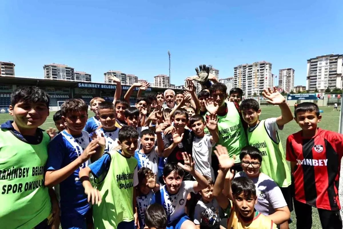 Şahinbey Belediyesi, YKS'ye Giren Öğrencilere Destek Oldu