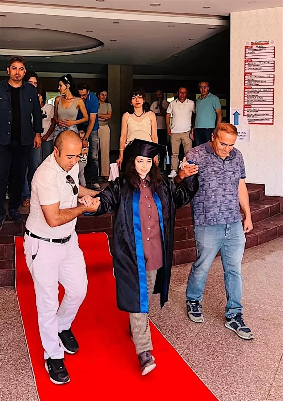 Elif Eylül, Mezuniyet Sevinci Yaşıyor