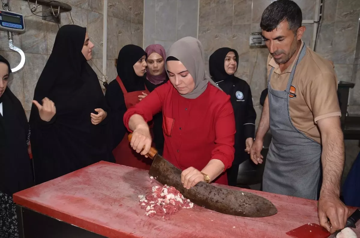 Muş'ta Kadınlar Aşçılık Kursu Aldı