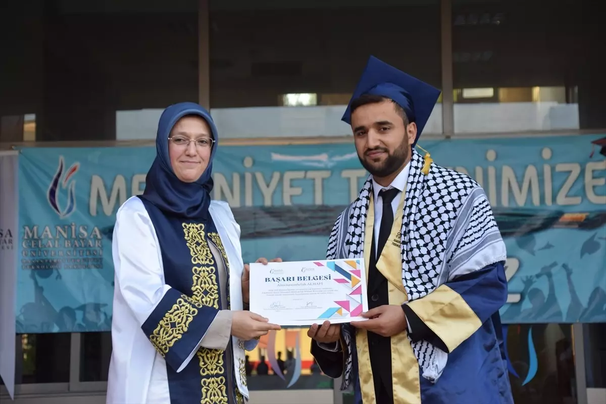 MCBÜ 2024-2025 Mezunlarını Uğurladı
