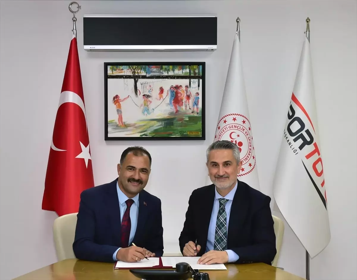 Demirci'ye Yeni Gençlik Merkezi ve Spor Tesisleri