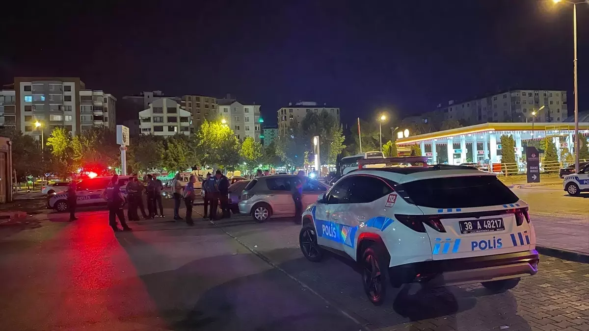 Kayseri'de Bıçaklı Kavga: 1 Yaralı