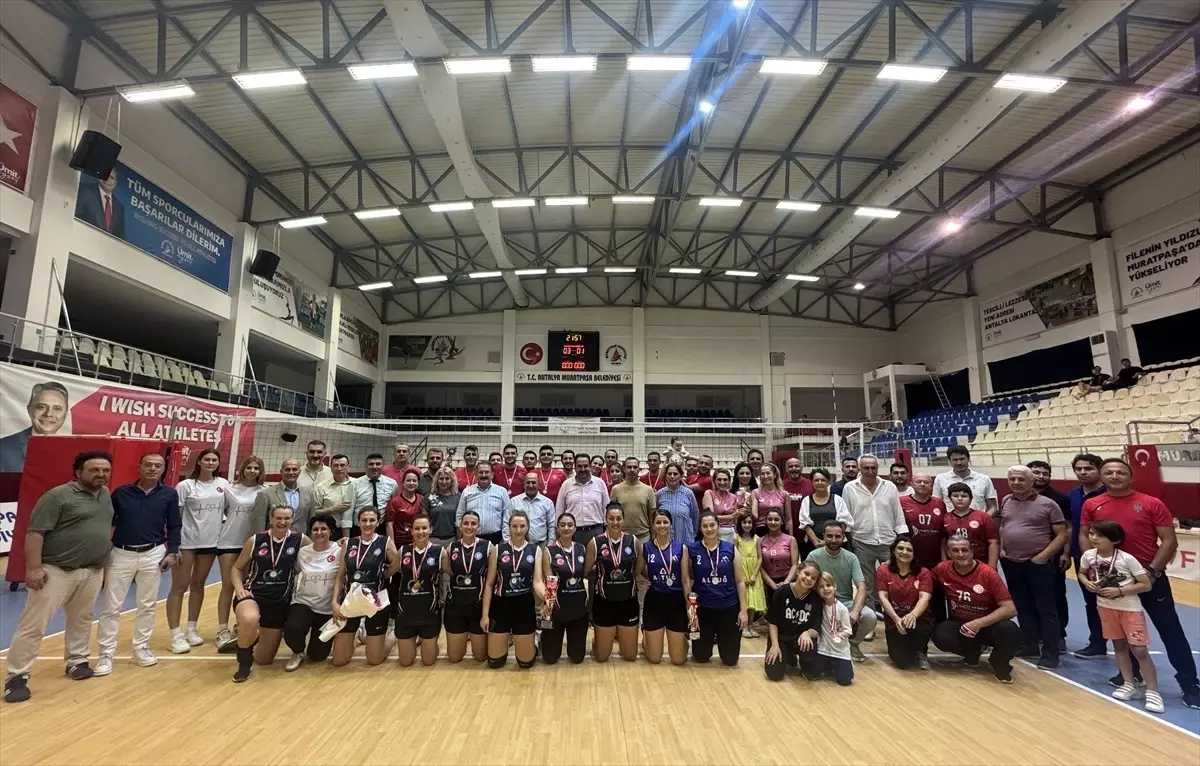 Antalya'da Voleybol Turnuvası Sona Erdi