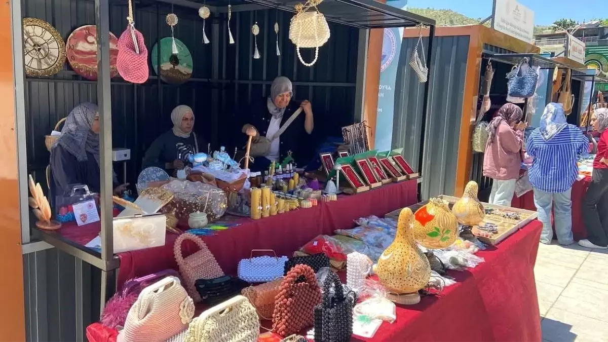 Afyonkarahisar'da El Emeği Ürünler Satışta
