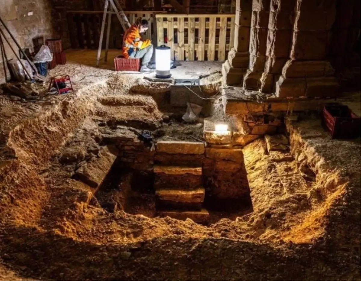 Fransa'da 400 yıllık mühürlü mezar bulundu