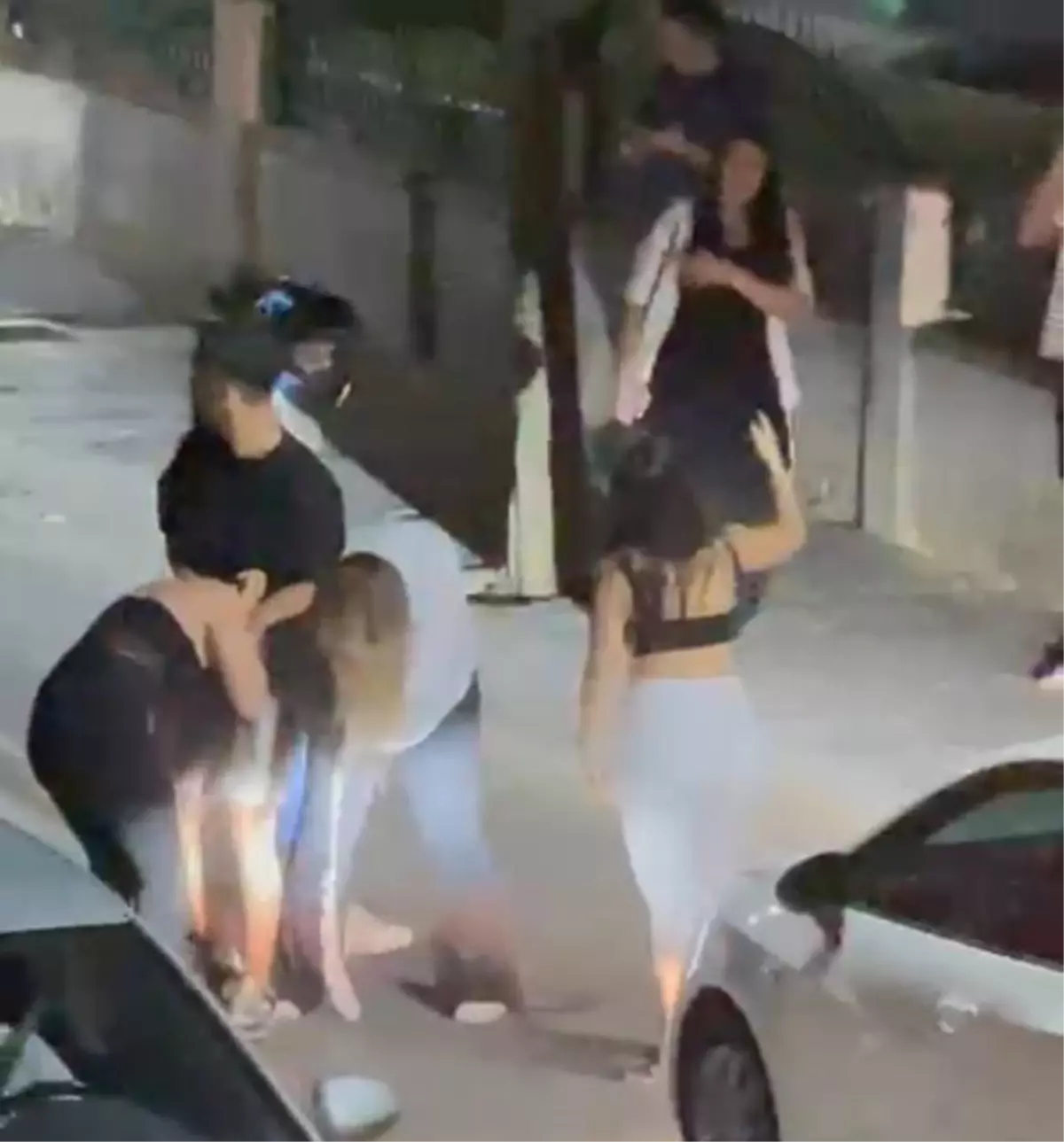 Manisa'da Genç Kızlar Arasında Kavga