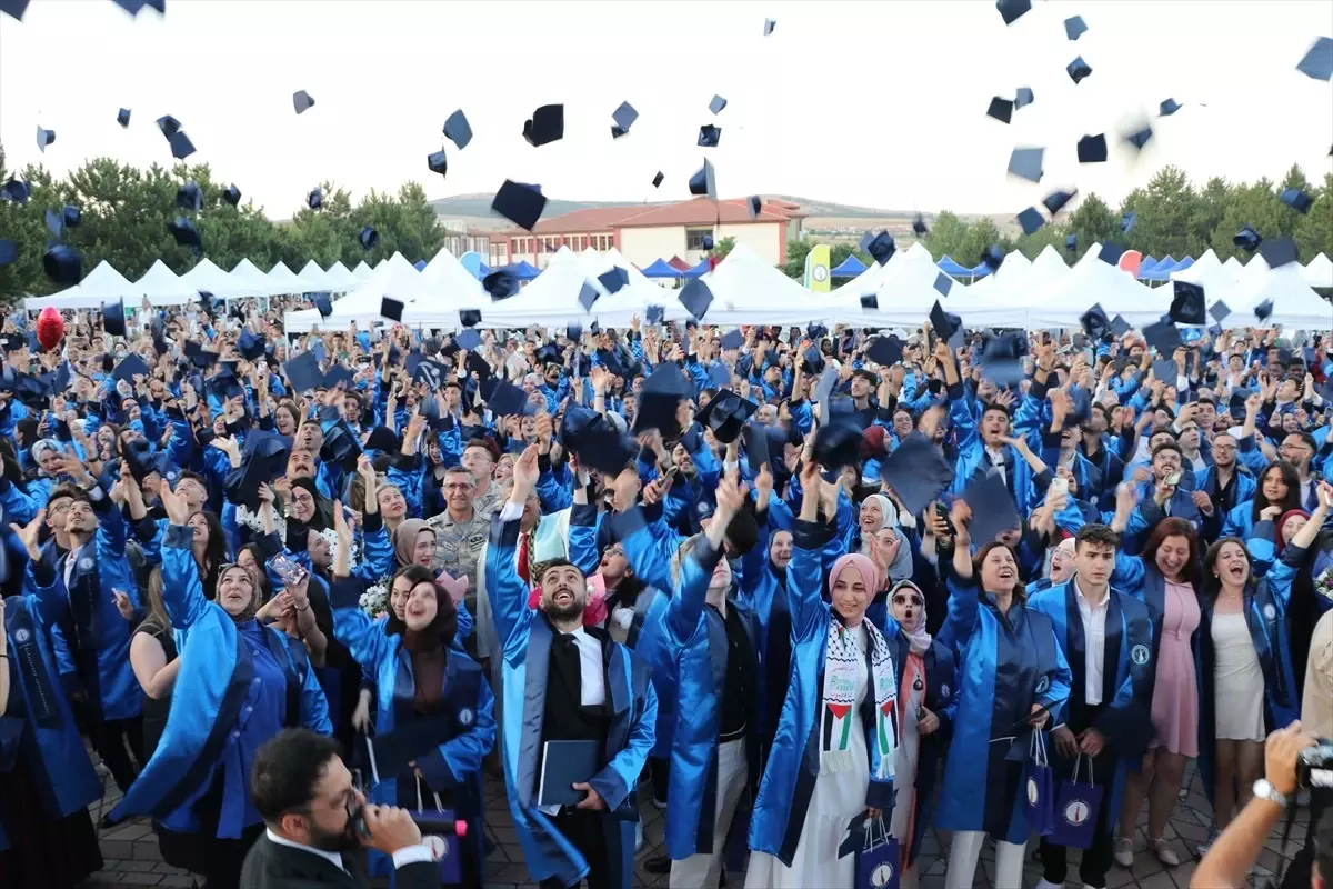 DPÜ'de Mezuniyet Töreni Coşkusu