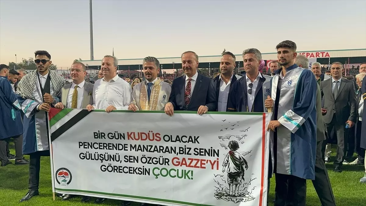 ISUBÜ'de 6 Bin Öğrenci Mezuniyet Coşkusu Yaşadı