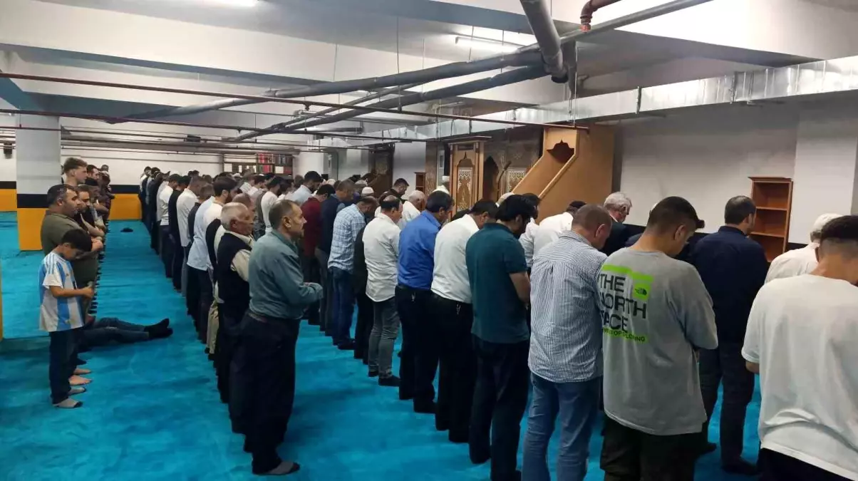 Van'daki Hazreti Ömer Camii Yıkımı Devam Ediyor