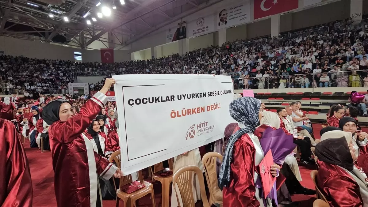 Hitit Üniversitesi'nde Mezuniyet Coşkusu