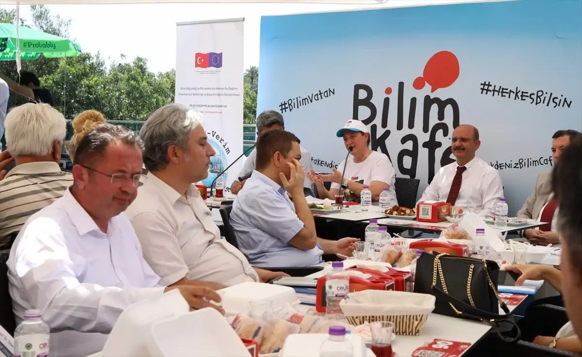 Antalya'da Bilim Kafe Etkinliği Düzenlendi