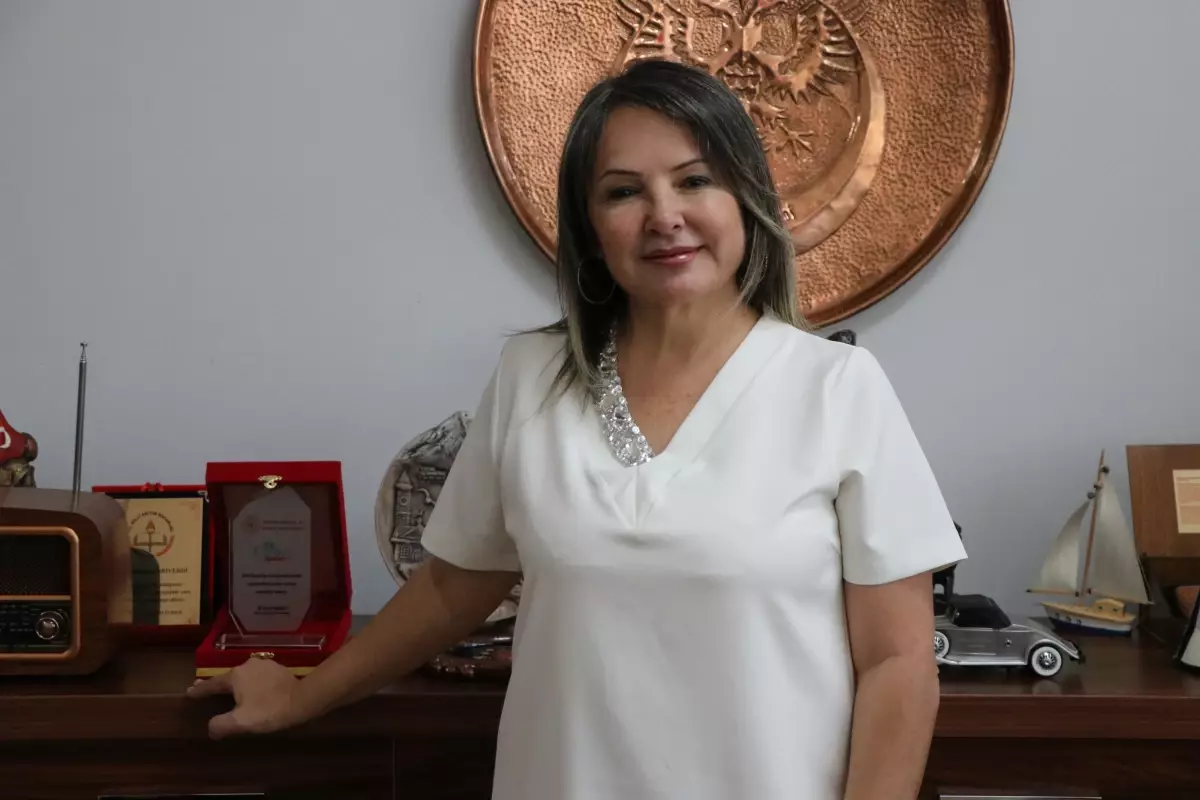 Arkadaşlarını Anarak Defibrilatör Bağışladılar