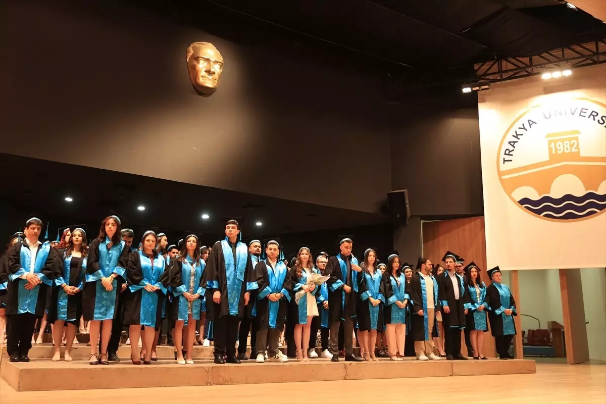 Anne-kızın ortak başarısı: Üniversite mezuniyeti