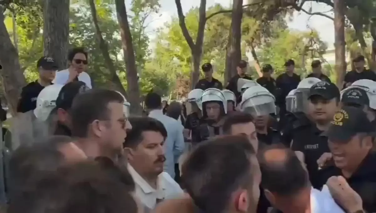 Kadıköy'de İzinsiz Gösteri: 47 Gözaltı