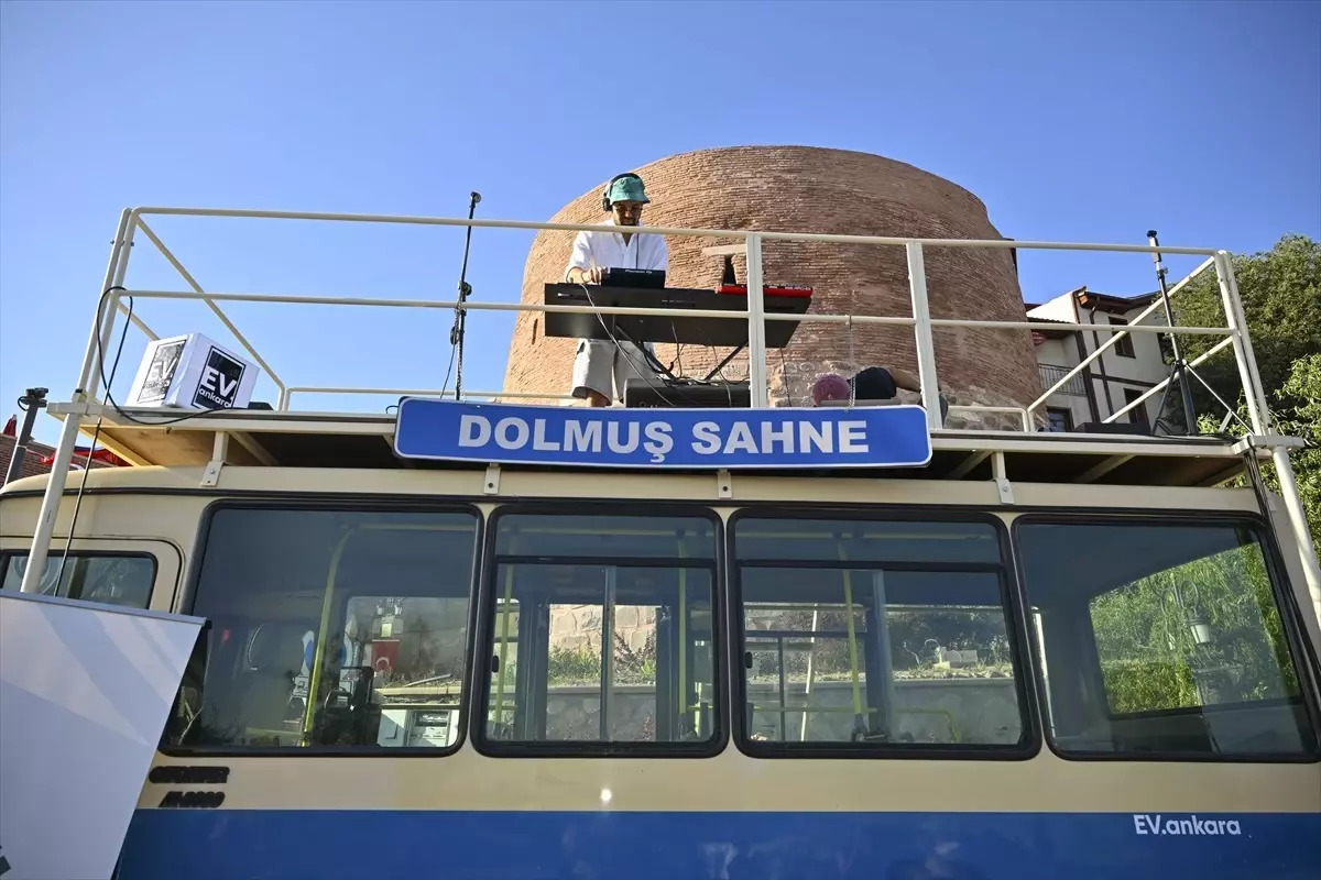 Ankara Kalesi'nde Dolmuş Sahne Konseri
