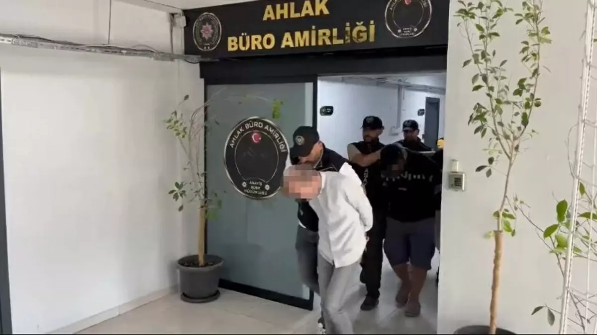 İzmir'de Fuhuş Çetesi Operasyonu: 14 Gözaltı, 59 Kadın Kurtarıldı