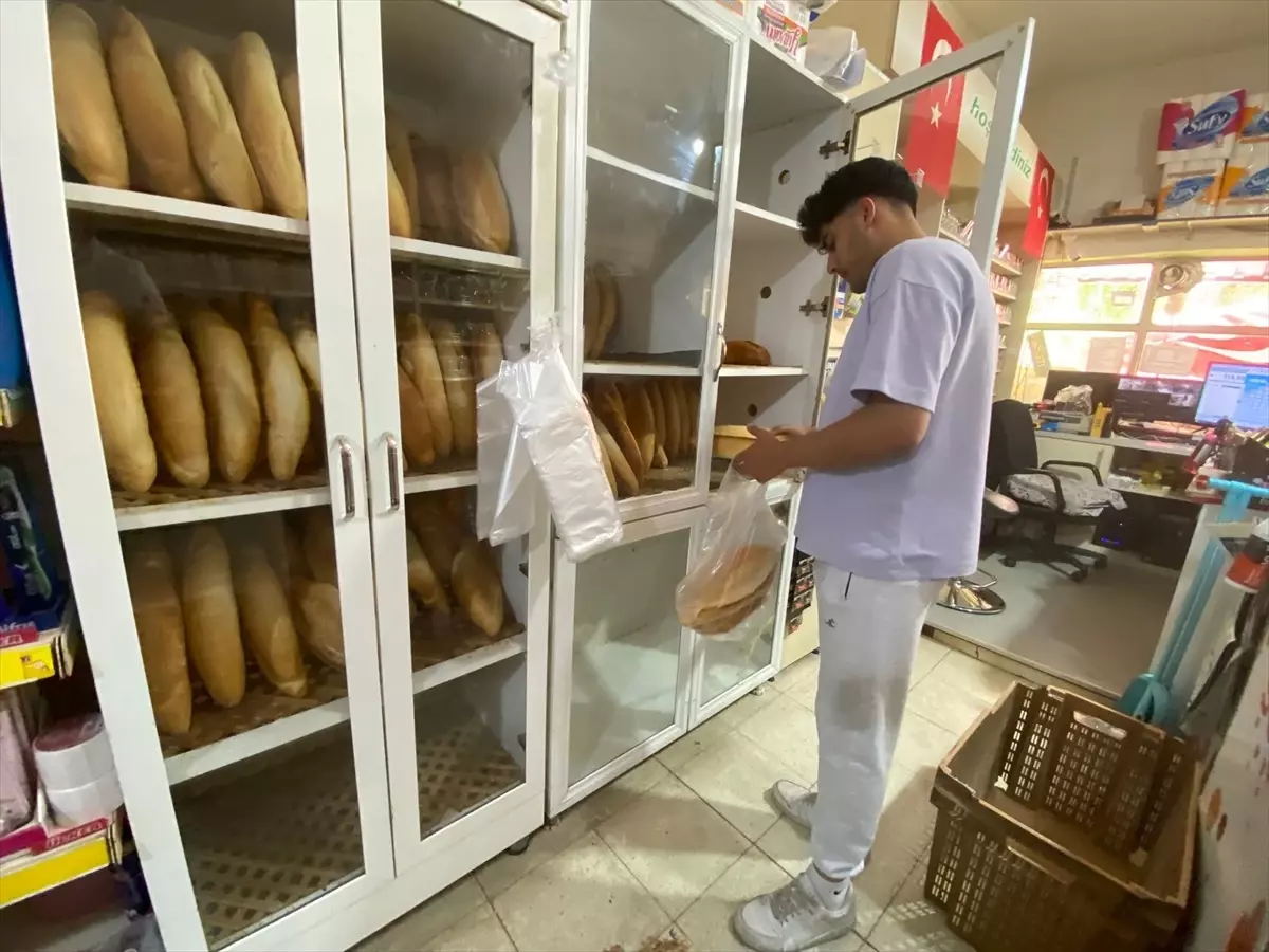 Hayırseverden Ücretsiz Ekmek Dağıtımı