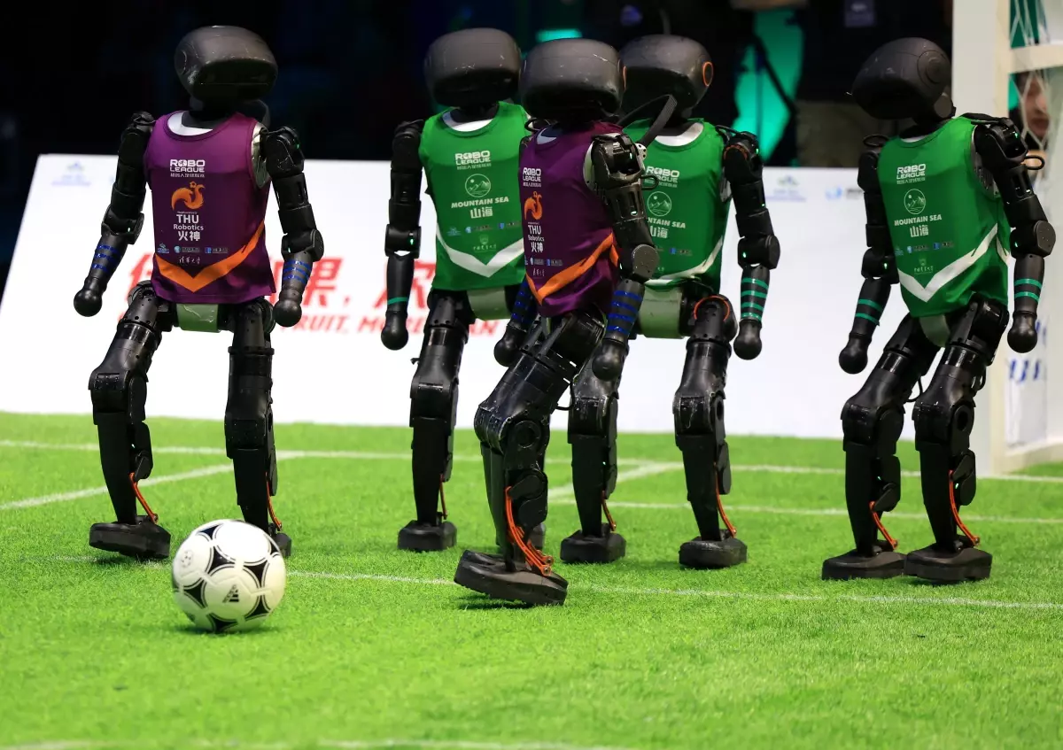 Çin'de Otonom Robotlarla Futbol Turnuvası