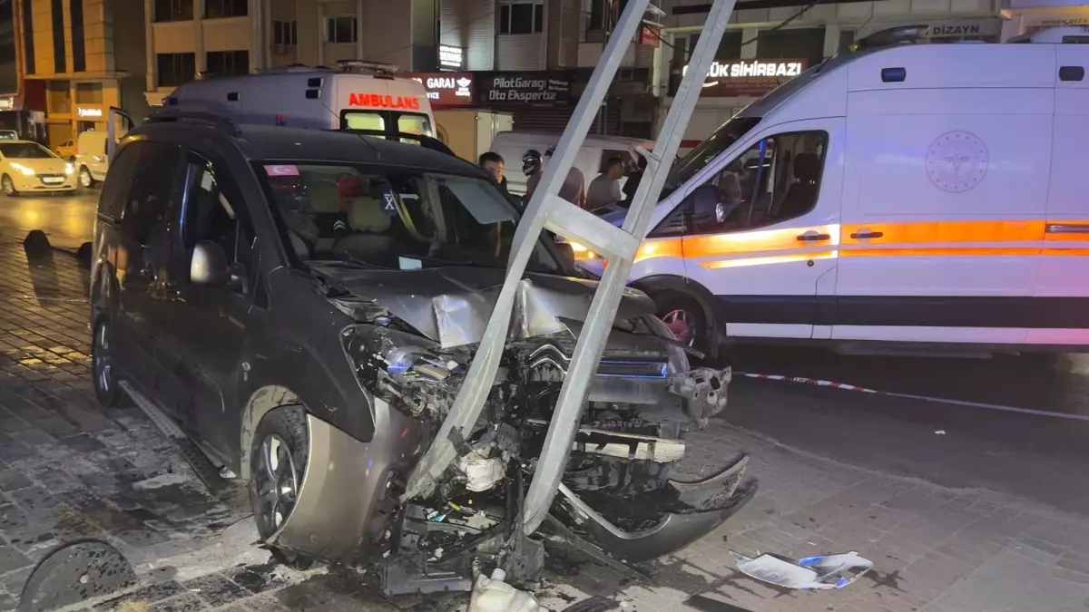 Avcılar'da Trafik Kazası: 3 Yaralı