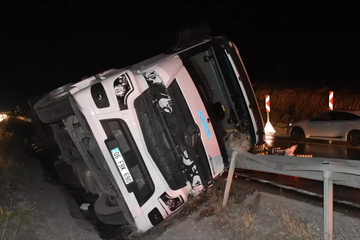 Kırıkkale'de Tır Devrildi: Sürücü Yaralı
