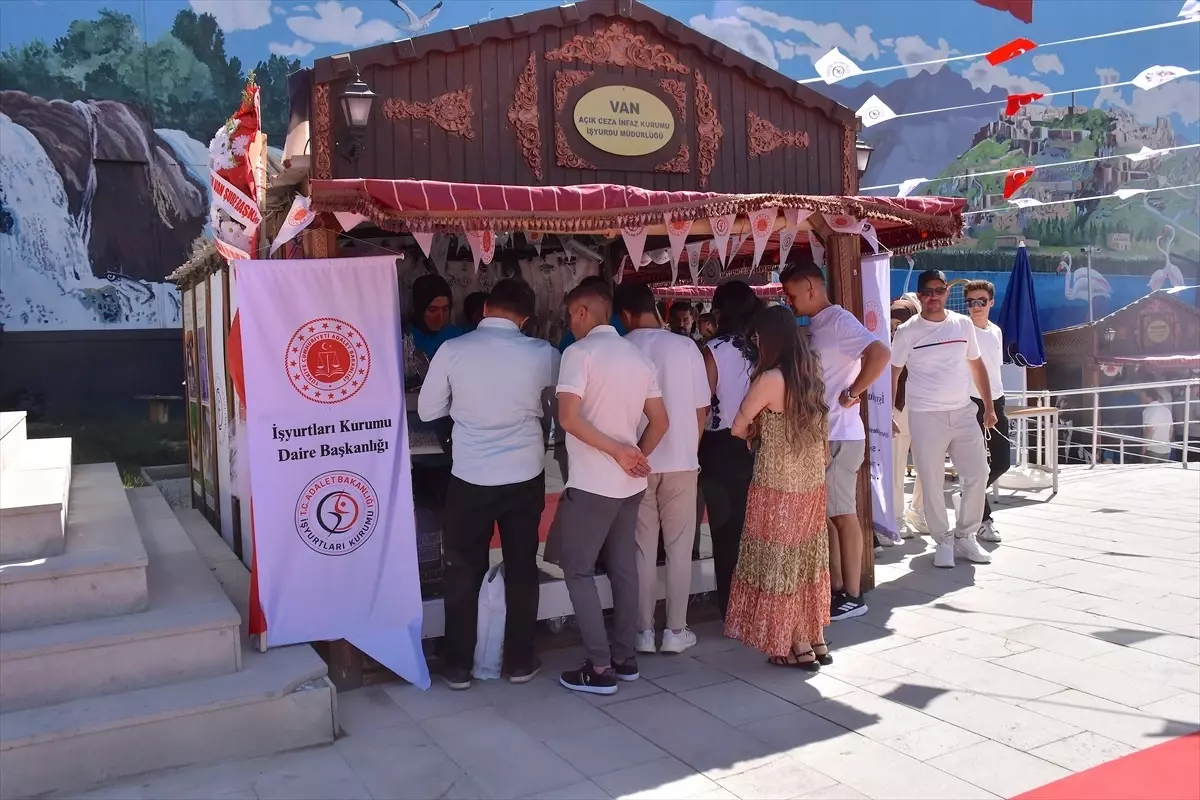 Van'da İşyurtları Fuarı Devam Ediyor