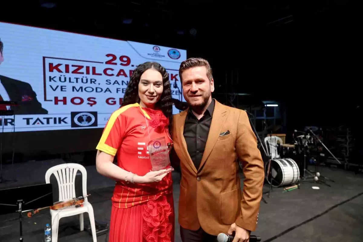 29. Kızılcabölük Kültür Sanat ve Moda Festivali'nde Meltem Leylekoğlu Konser Verdi
