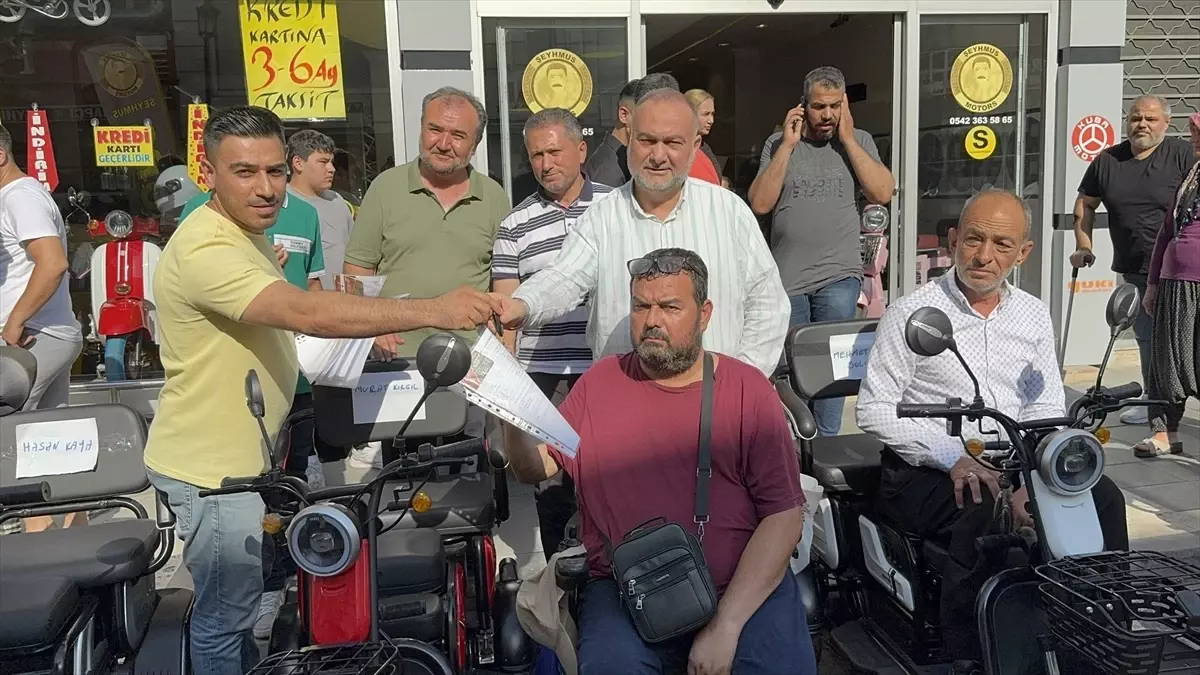 Adana'da 14 Engelliye Akülü Araç Desteği