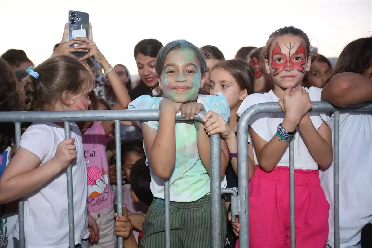 Defne'de Çocuk Festivali