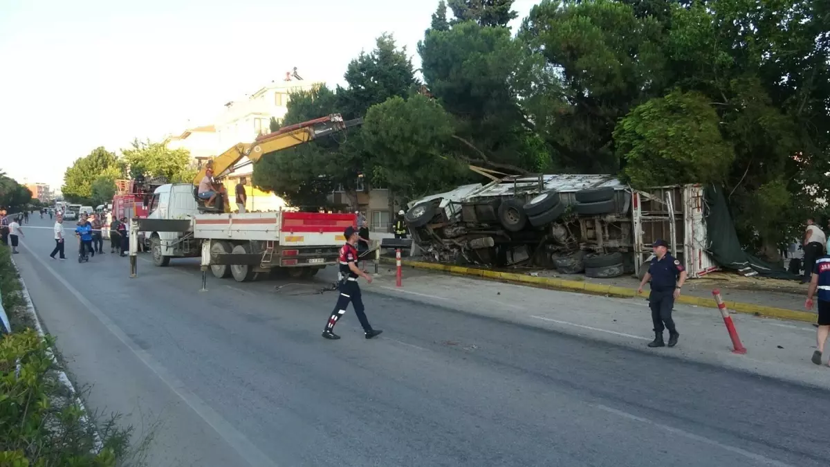 Freni Patlayan Kamyon Trafik Kazası Yol Açtı