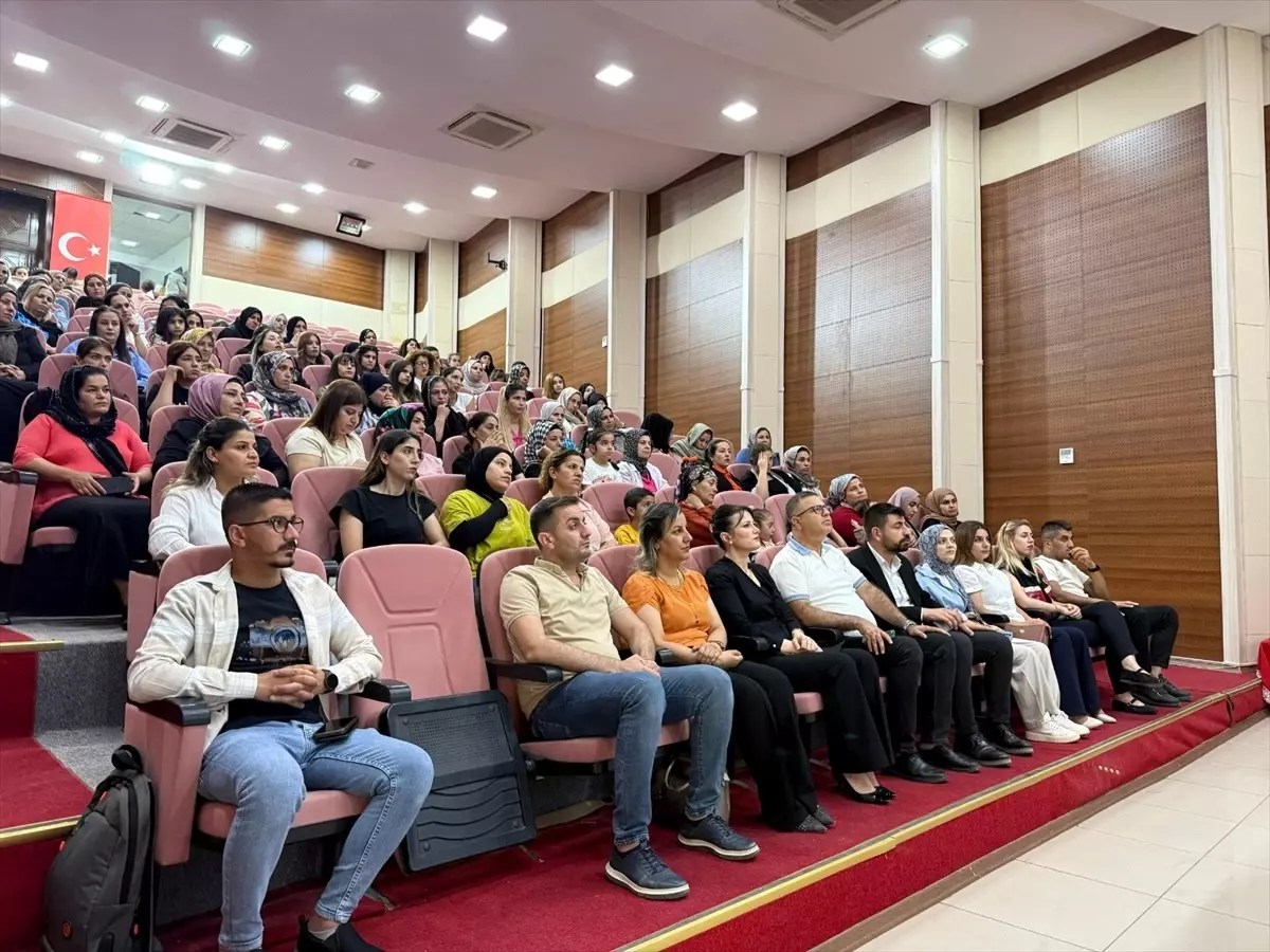 Koruyucu Aile Semineri Silopi'de Gerçekleşti