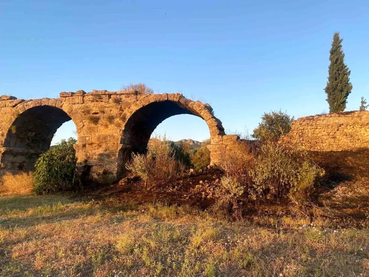 Aspendos Su Kemerleri Yakınında Yangın