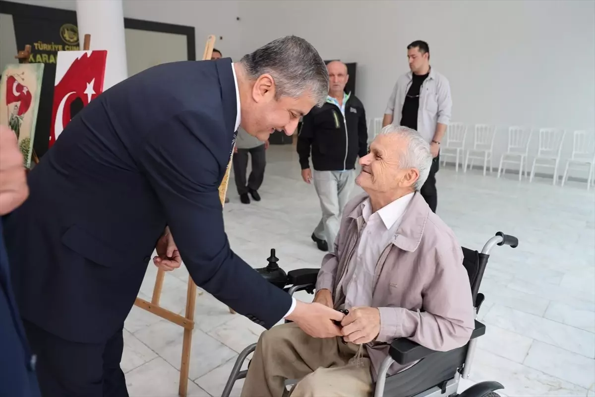 Huzurevi Sakinlerinden Sanat Sergisi