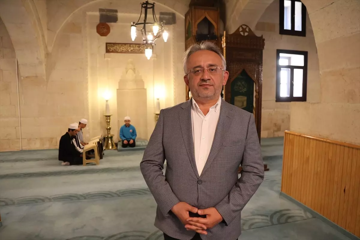 Bayburt'ta Hafızlık Başarısı: Abdulhamit Yılmaz Kur'an'ı Bir Günde Hatmetti