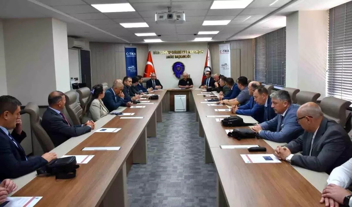 Bosna Hersekli Emniyetçilere Bilgi Güvenliği Eğitimi