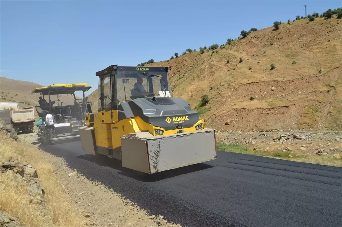 Yarkaya Köyü'ne Sıcak Asfalt