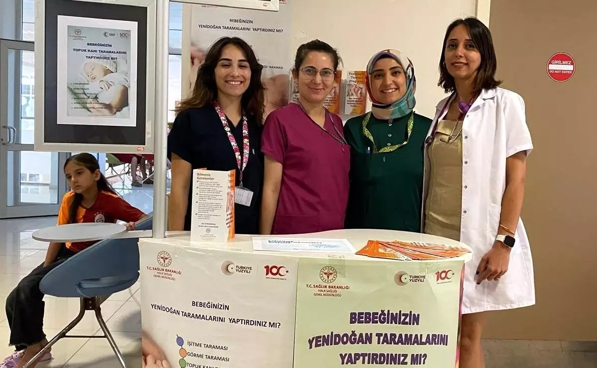 Kuşadası'nda FKÜ Bilgilendirme Standı