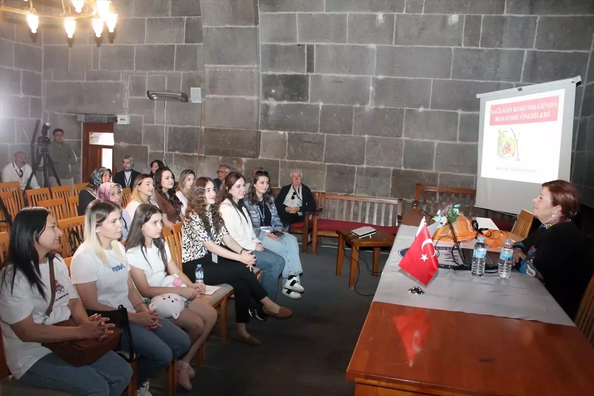 Bilim Kafe'de Sağlıklı Beslenme Konuşuldu