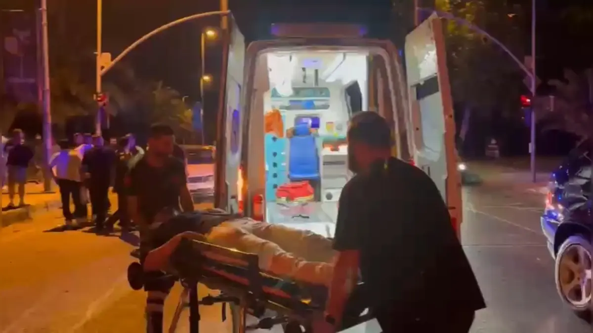 Kadıköy'de Otomobil-Motosiklet Kazası: 2 Yaralı