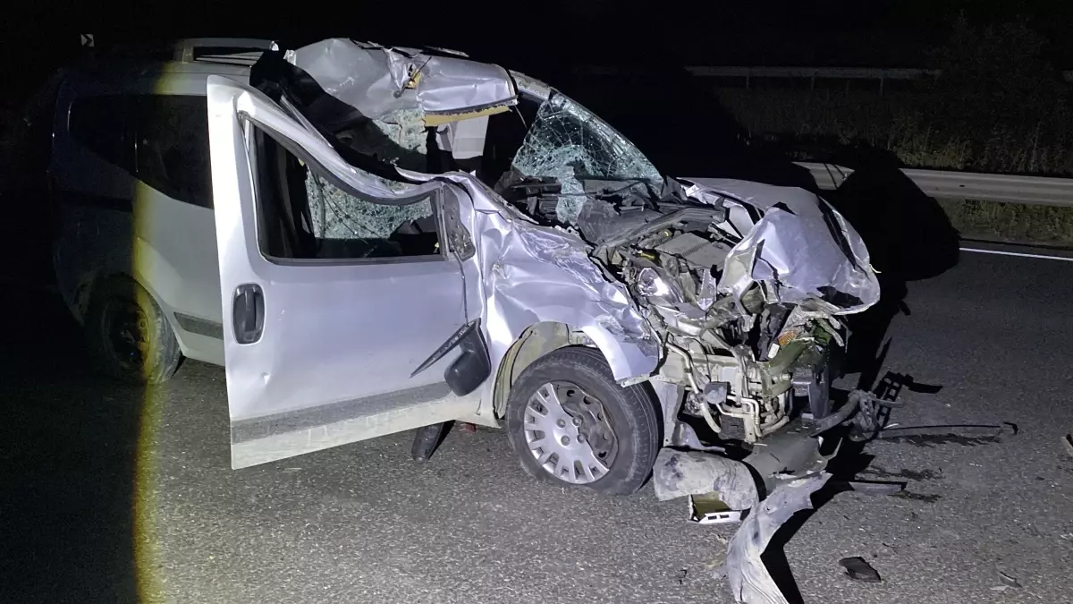 Kestel'de TIR'a Çarpan Araçta Sürücü Ağır Yaralandı