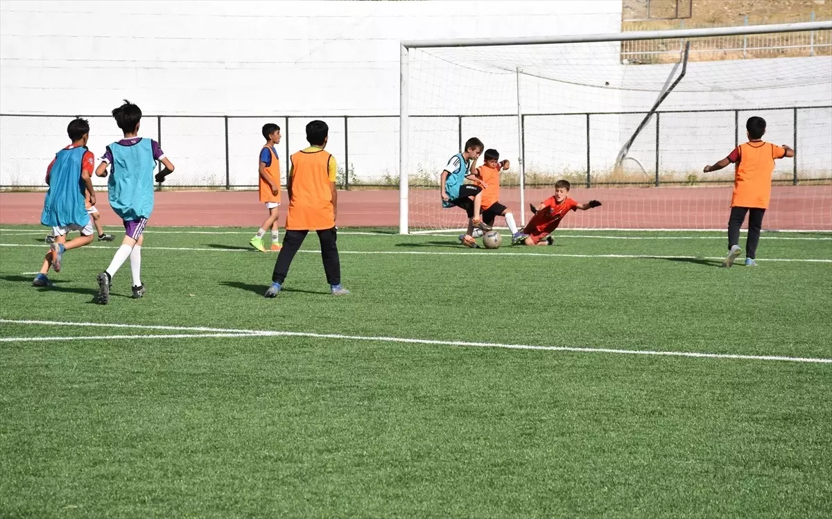 Şırnak'ta Genç Futbolcular Seçmeleri Başladı